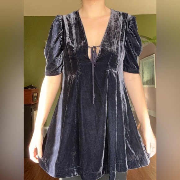 BOGO SALE FREE PEOPLE ADELLE VELVET TUNIC/MINI DRESS
SIZE S - Picture 3 of 4